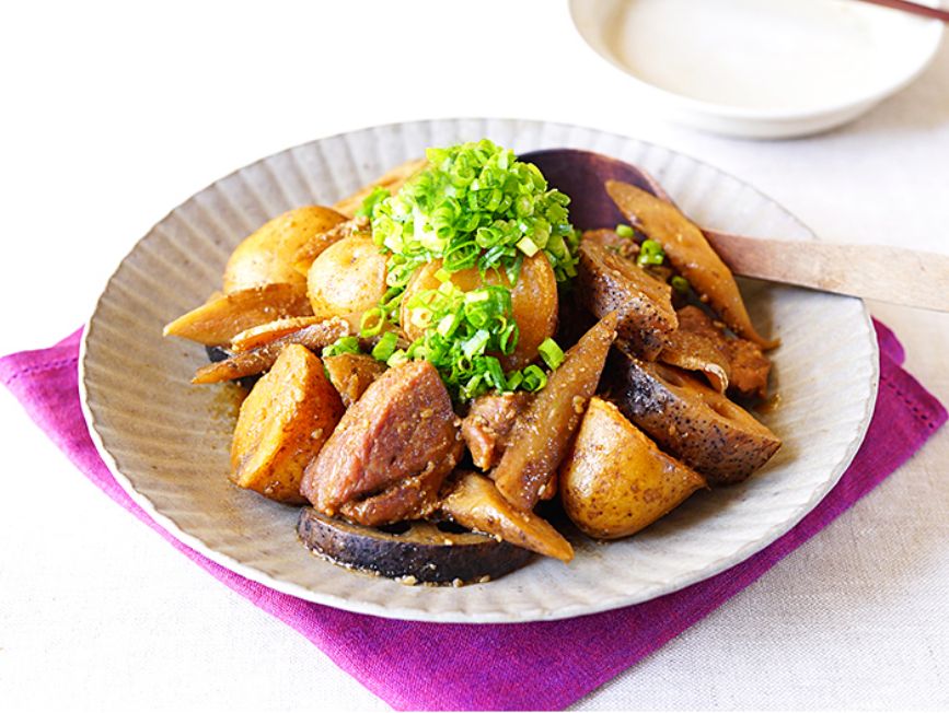 皮付き根野菜と豚肉の中華風煮込みの写真